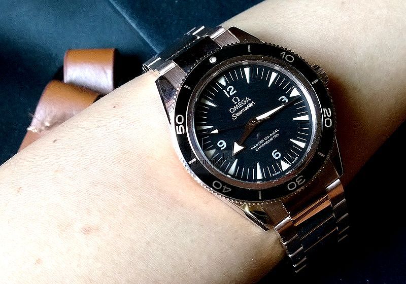 OMEGA SEAMASTER 300 MASTER CO AXIAL HANDS ON REVIEW-2