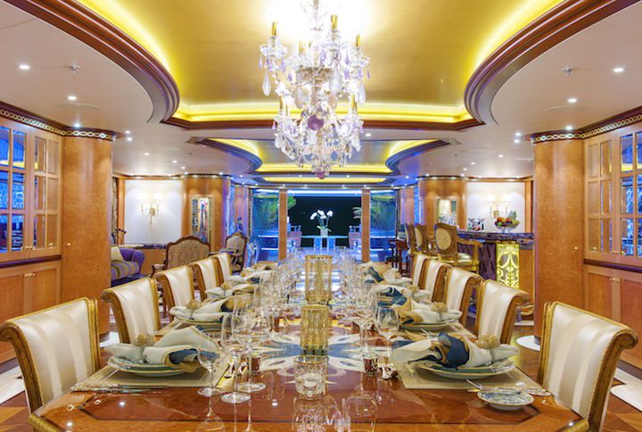 Dinning-luxury-private-yacht-vip