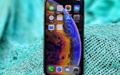 Apple iPhone XS Price: Rs 99,900 (64GB), Rs 1,14,900 (256GB), Rs 1,34,990 (512GB)