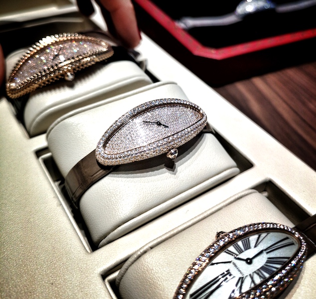 Cartier Baignoire Allongee watch : extra large set with brilliant cut diamonds.